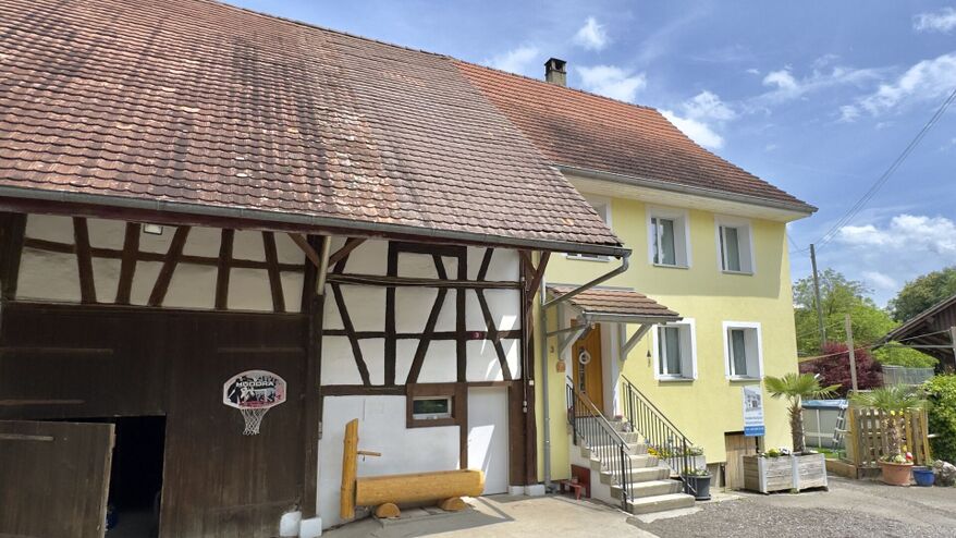 <font color=white><b> KAUFEN </b><br> Wohnhaus/Nebengebäude TG</font>